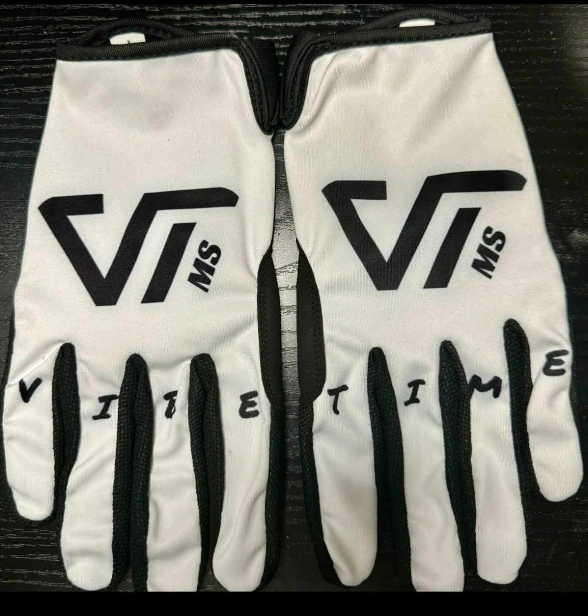 VibeTimez Gloves White