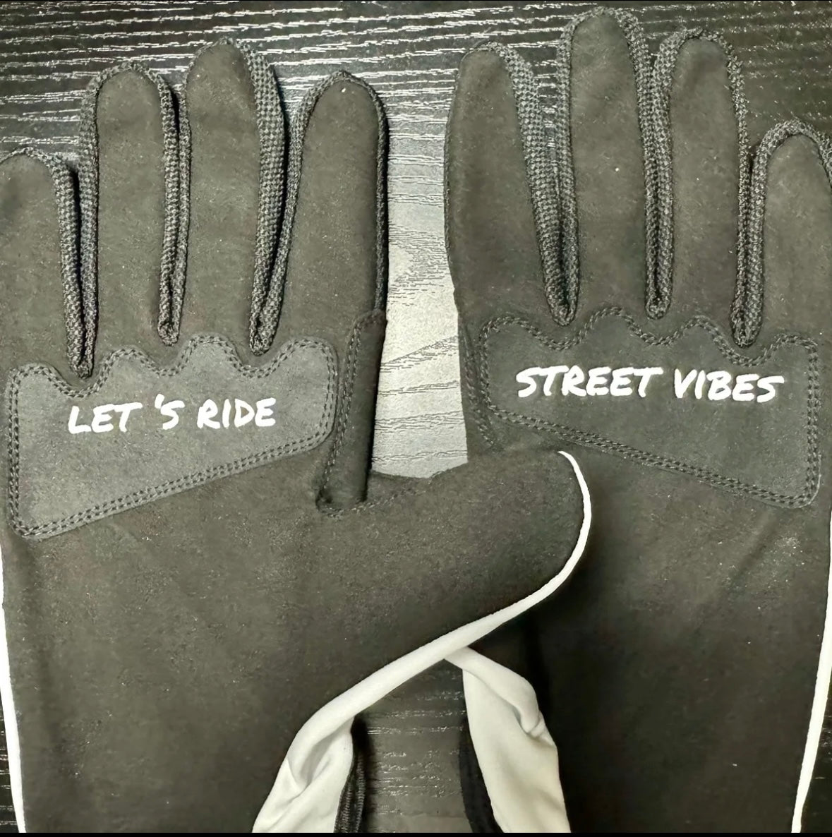 VibeTimez Gloves White